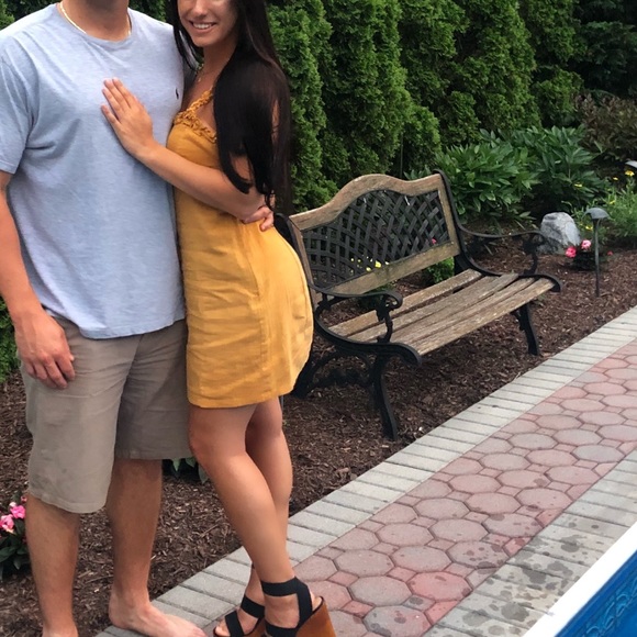 🌻 Adorable Yellow Dress 🌻 - Picture 7 of 7